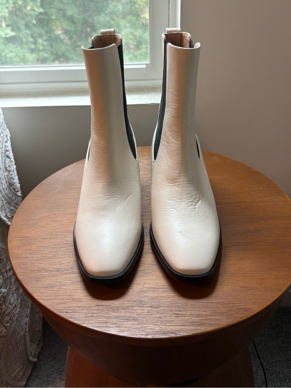 INEZ Caro Chelsea Boots 8  Cream NWOT Heeled Spanish  Leather Ankle Boots